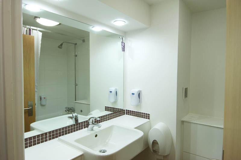 Premier Inn 邓弗里斯 外观 照片