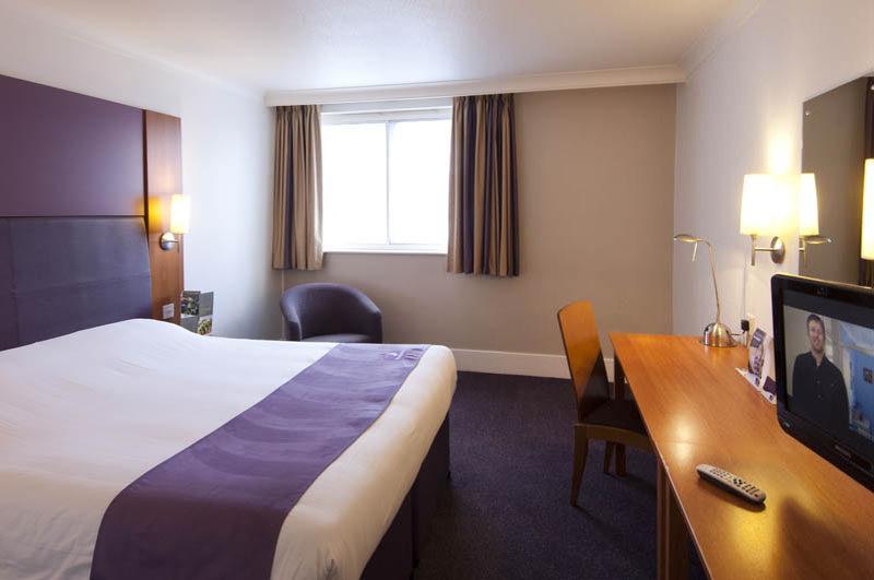 Premier Inn 邓弗里斯 外观 照片
